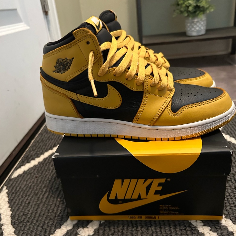Nike Kids Sneakers - Black and Yellow